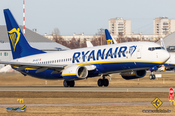 Boeing 737-8AS