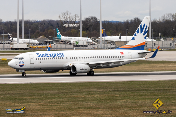 Boeing 737-82R