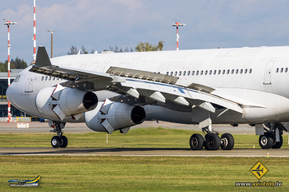 Airbus A340-313X