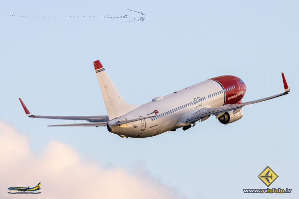 Boeing 737-8JP