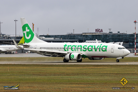Boeing 737-82R
