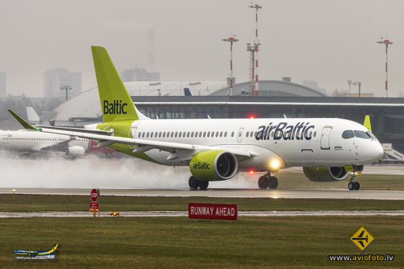Airbus A220-300