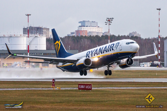 Boeing 737-8AS
