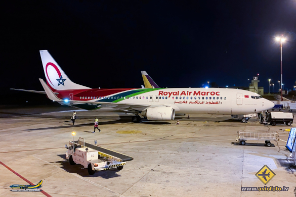 Boeing 737-8B6