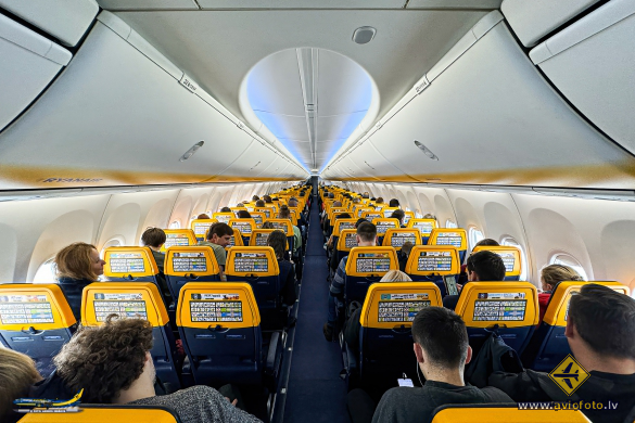 Boeing 737-8AS
