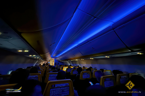 Boeing 737-8AS