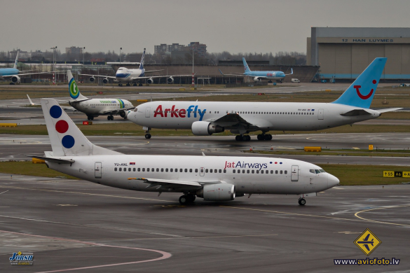 Boeing 737-3H9