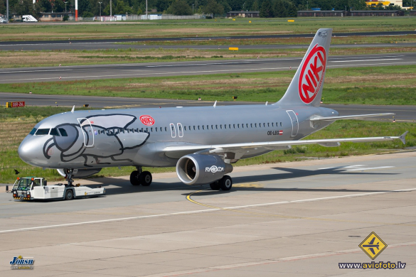 Airbus A320-214