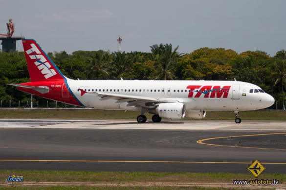 Airbus A320-214