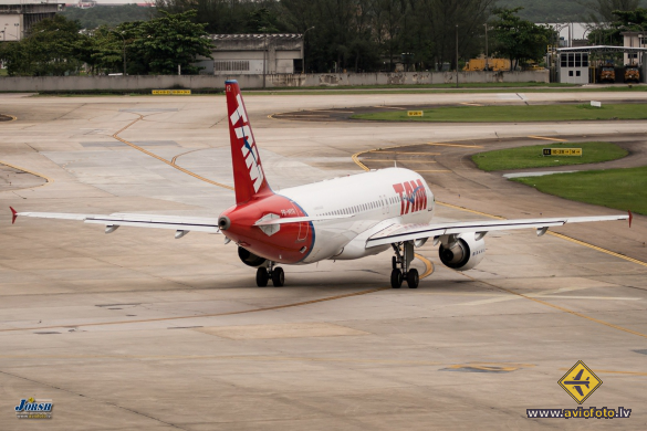 Airbus A320-214