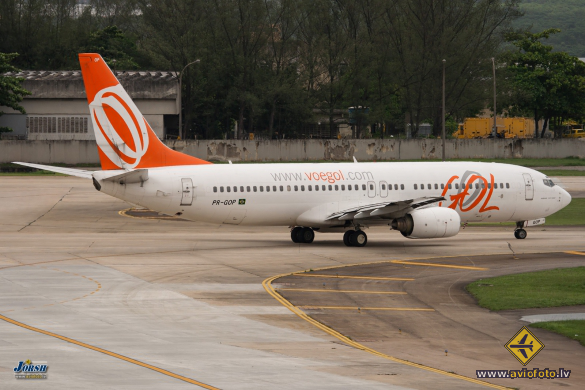 Boeing 737-8BK