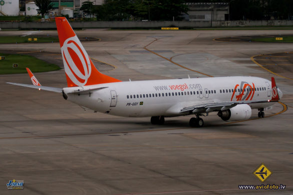 Boeing 737-8EH