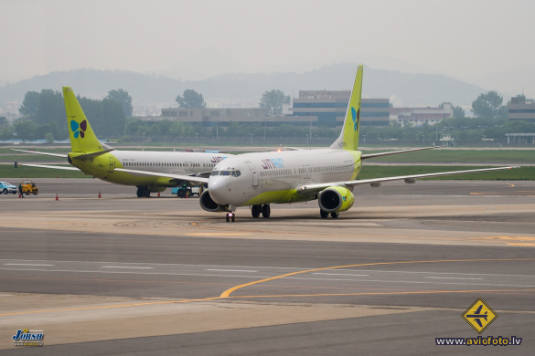 Boeing 737-86N