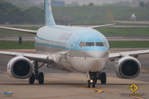 Boeing 737-9B5