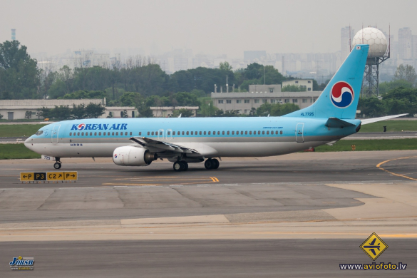 Boeing 737-9B5