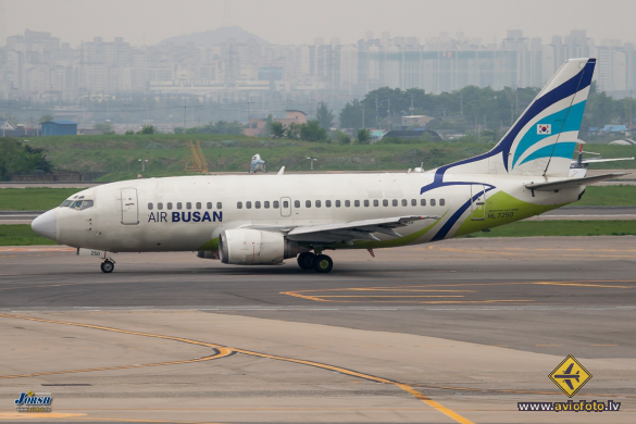 Boeing 737-58E