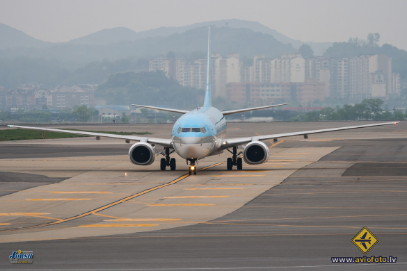 Boeing 737-9B5