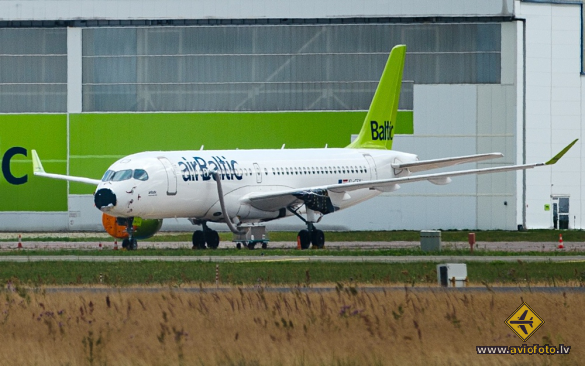 Airbus A220-300