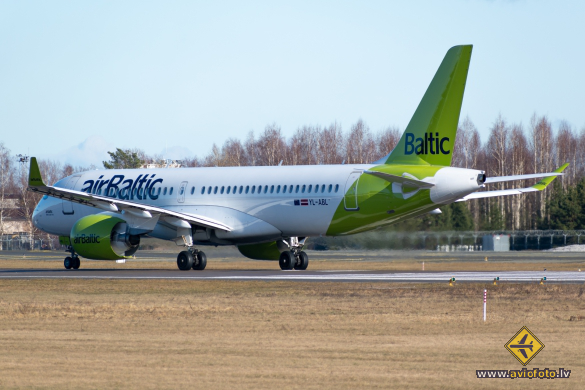 Airbus A220-300