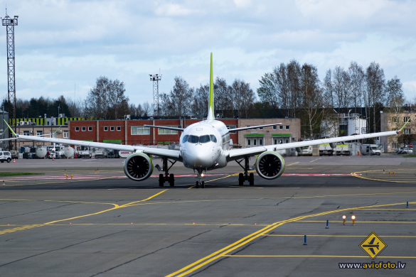 Airbus A220-300