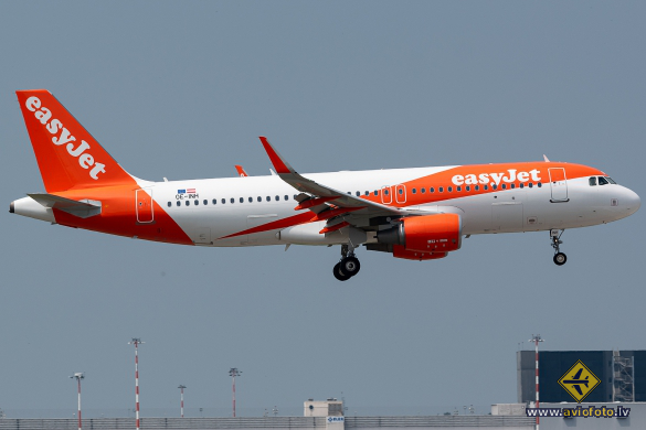 Airbus A320-214