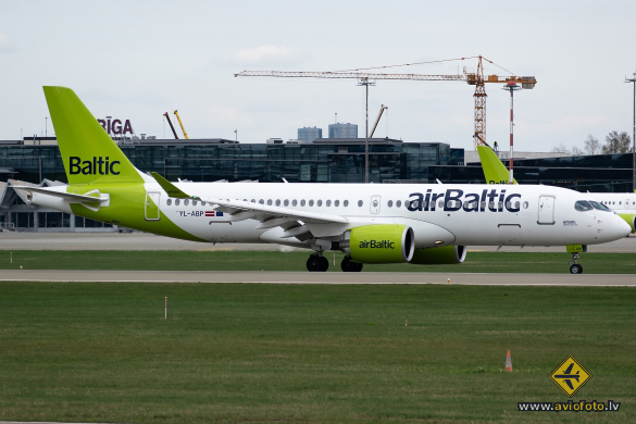Airbus A220-300