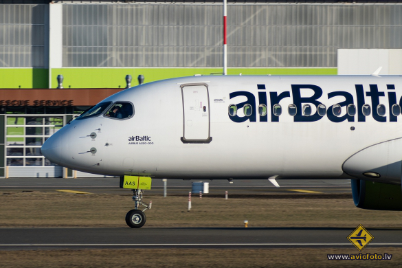 Airbus A220-300