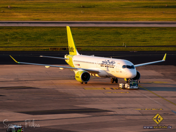 Airbus A220-300