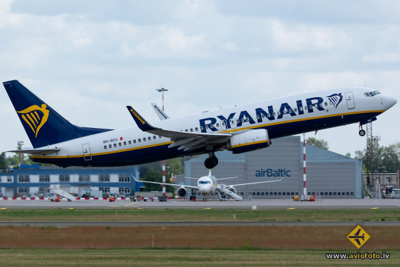 Boeing 737-8AS