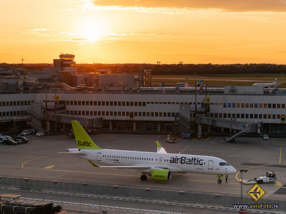 Airbus A220-300