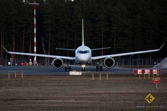 Bombardier CSeries CS300 (BD-500-1A11)