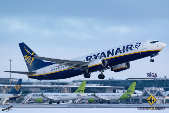 Boeing 737-8AS