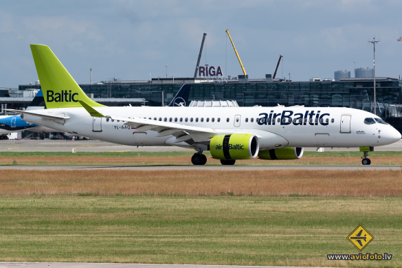 Airbus A220-300