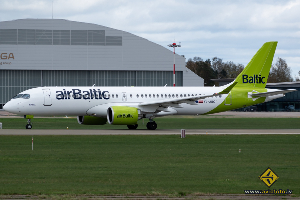 Airbus A220-300