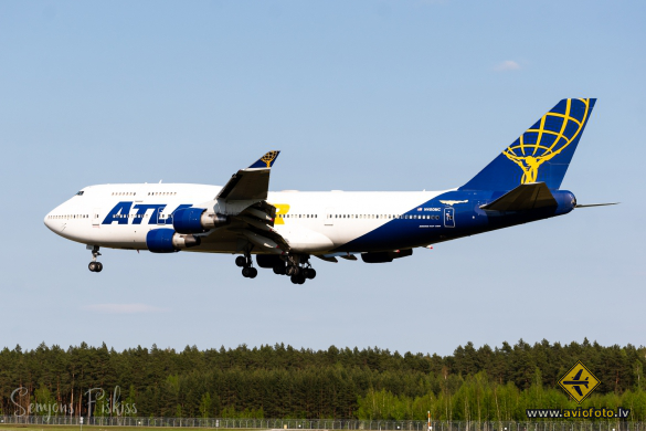 Boeing 747-422