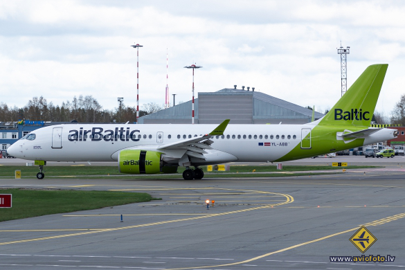 Airbus A220-300