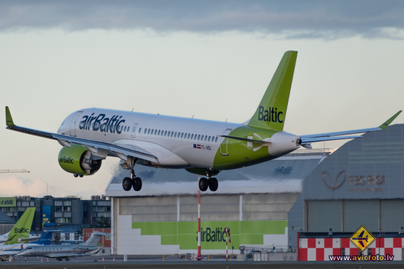 Airbus A220-300