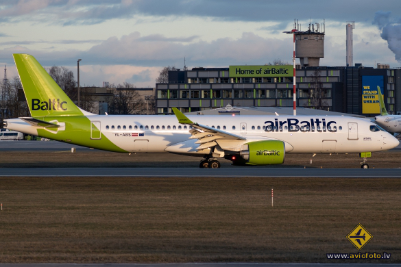 Airbus A220-300