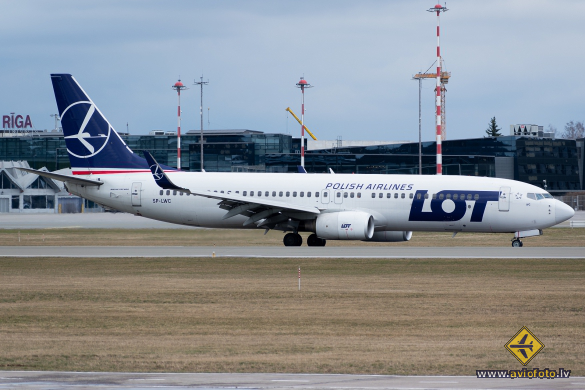 Boeing 737-89P