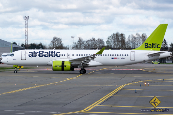 Airbus A220-300