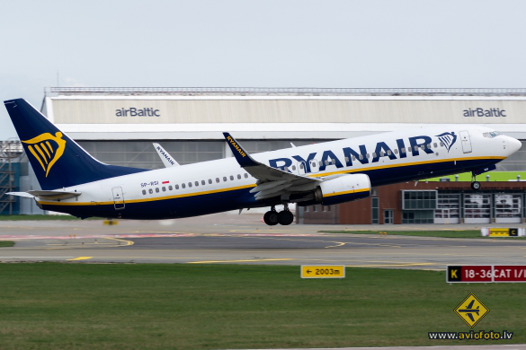 Boeing 737-8AS