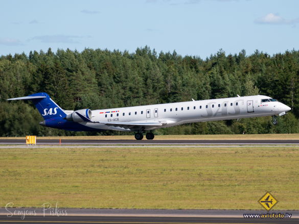 Bombardier CRJ-900ER (CL-600-2D24)