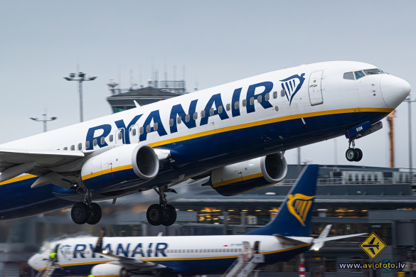 Boeing 737-8AS
