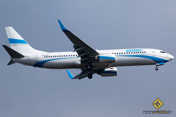 Boeing 737-81M