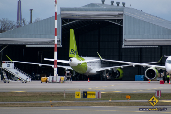 Airbus A220-300