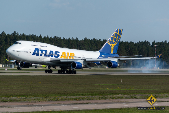 Boeing 747-422