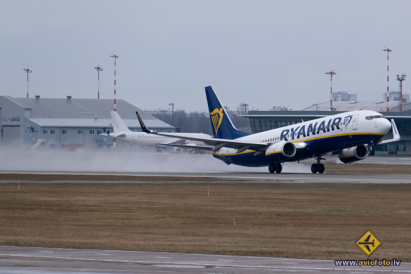 Boeing 737-8AS