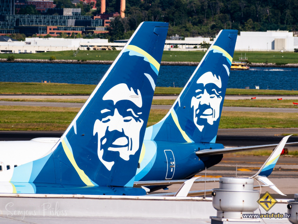 Boeing 737-890