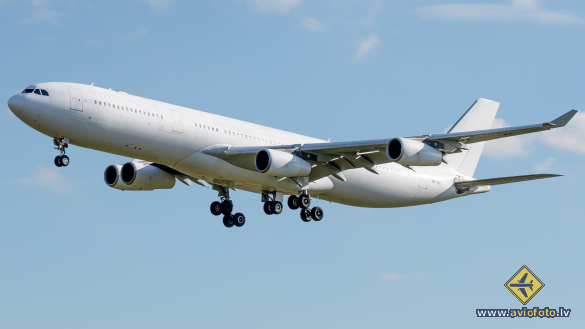 Airbus A340-313X