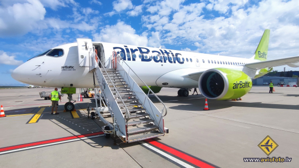 Airbus A220-300